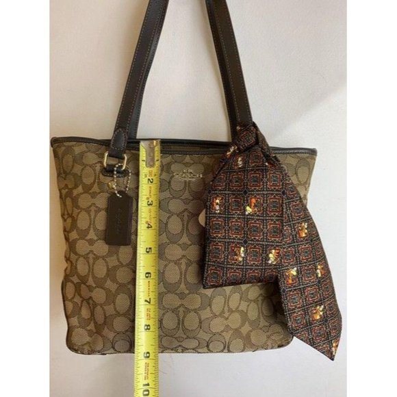 coach w all over logo w add on pooh beige brown ja - Picture 4 of 12
